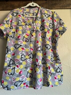 Womens Floral & Heart Print Scrub Top - Gray/Yellow/Pink